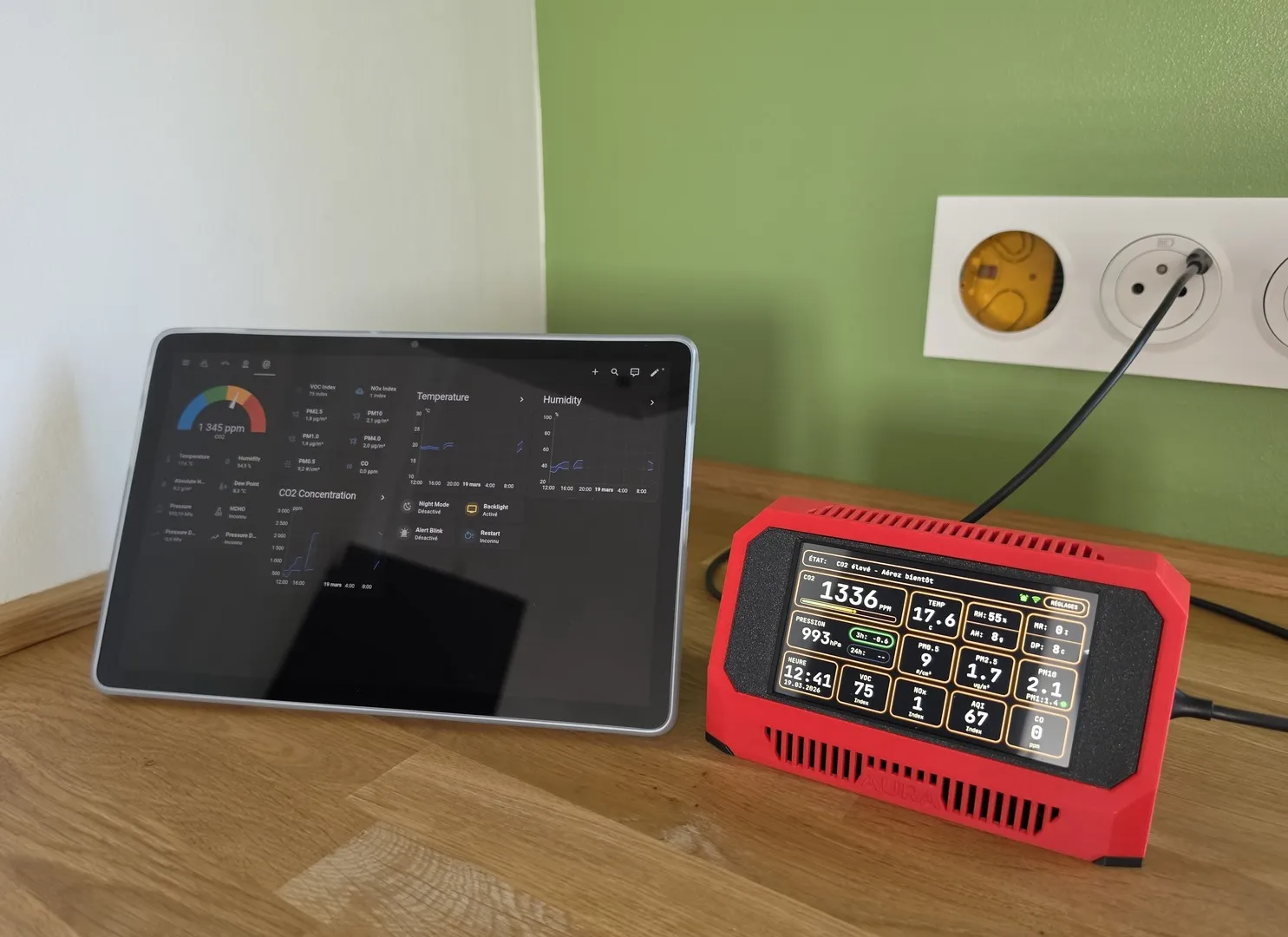steph54fr’s completed red PETG Aura AQ beside a tablet — Photo 1 of 4