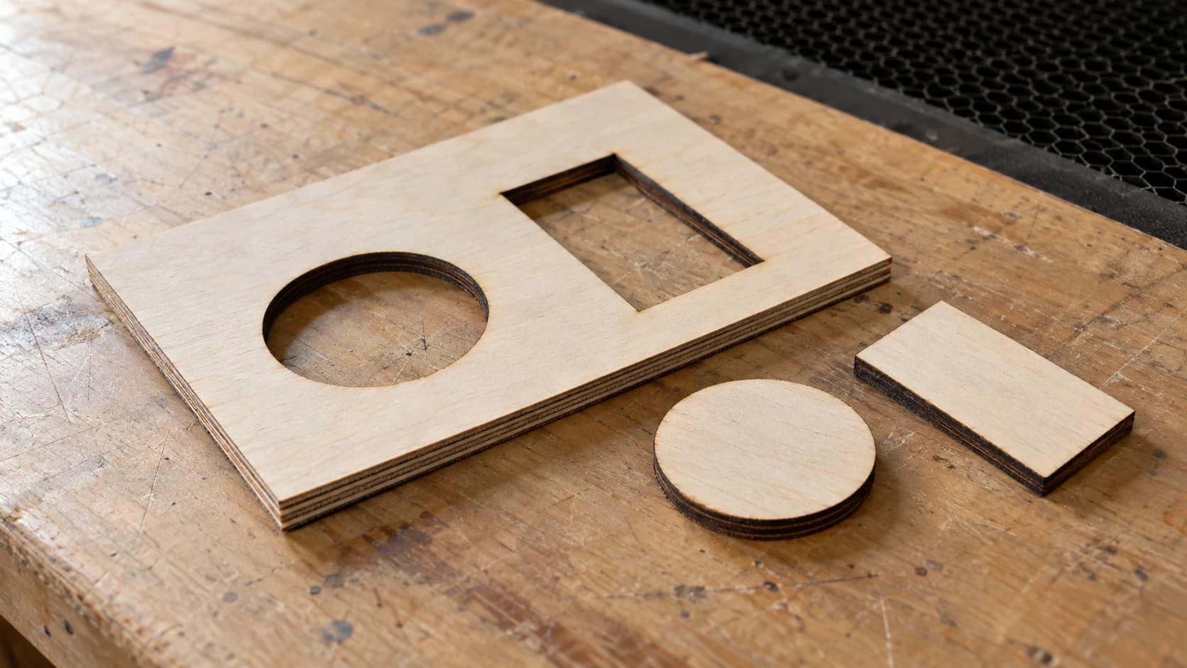 Illustration showing plywood layers and edges after laser cutting