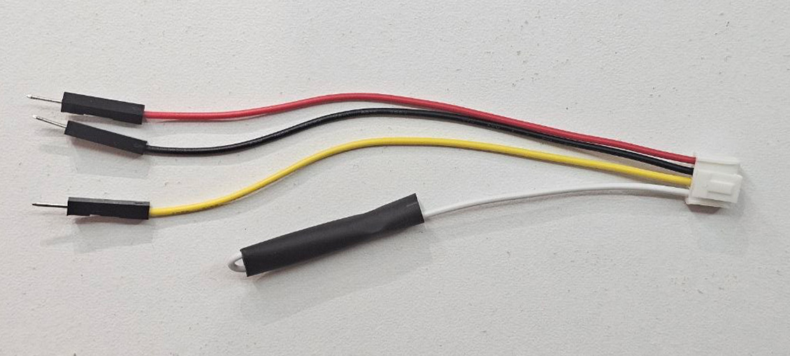Old four-pin I²C cable with the unused white contact insulated with heat-shrink tubing